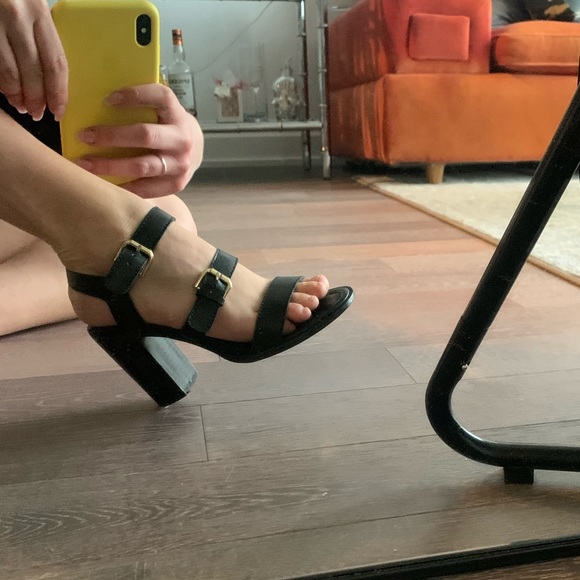 Shoes - BLACK STRAPPY SANDALS